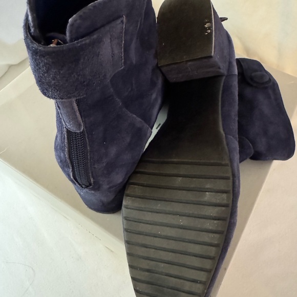 BANDOLINO FAUNA BOOTS. 8.5 Navy Suede - Picture 5 of 6